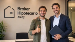 Equipo de Casable, broker hipotecario en Alcoi, con clientes satisfechos
